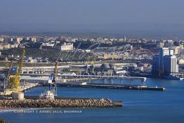 Image du Maroc Professionnelle de  Cette vue sur le port et la médina de Safi, une des plus anciennes villes du Maroc, marquée par la présence des portugais. Elle est la capitale de la région Doukkala-Abda et se situe sur le littoral atlantique, Lundi 26 Février 2007. (Photo / Abdeljalil Bounhar) 